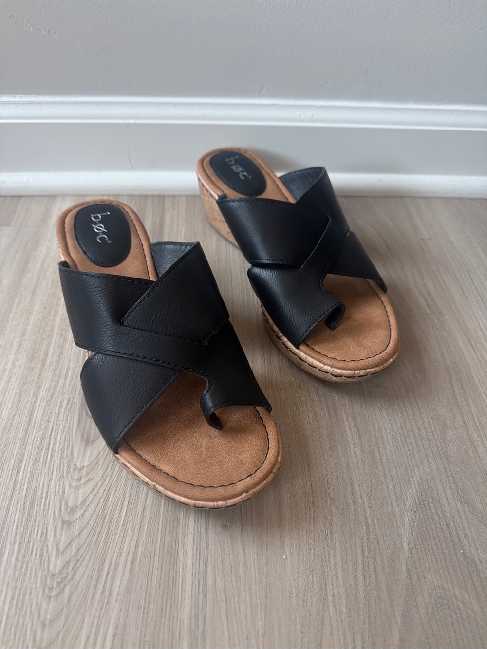 boc Black Crossover Toe-Loop Slide Mules with Tan Footbed